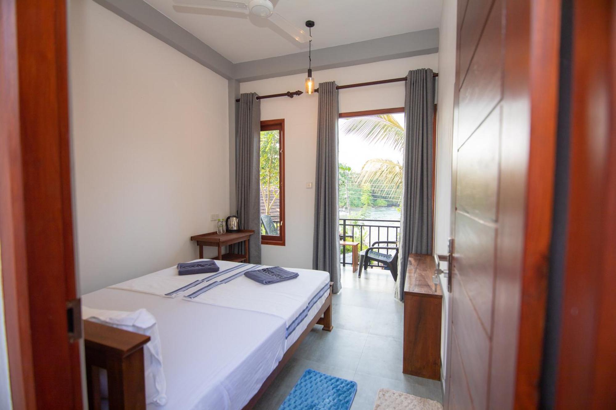 Light House Beach Home Matara Room photo