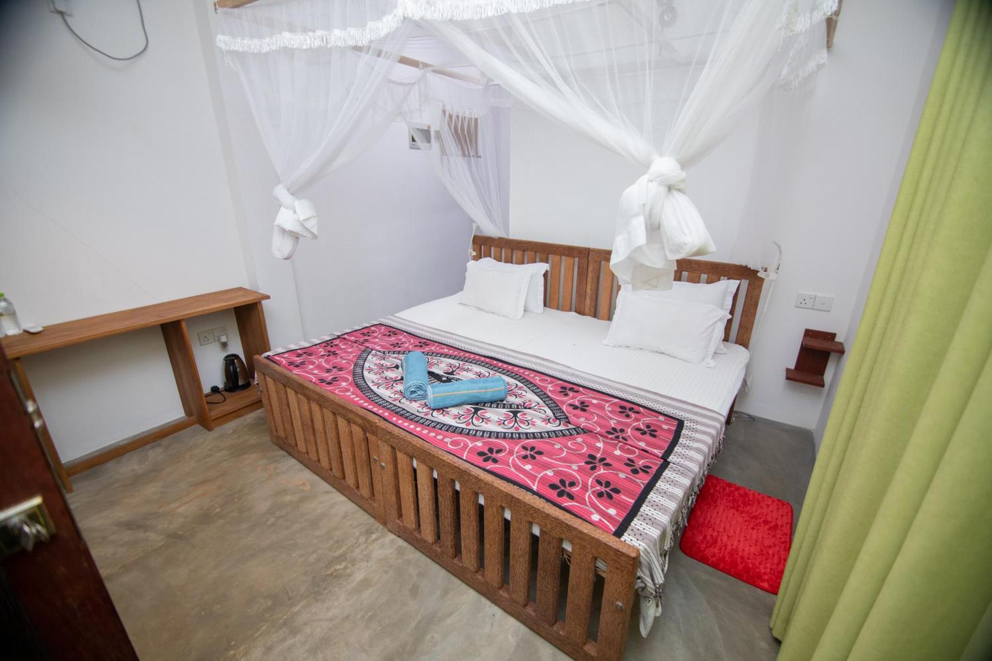 Light House Beach Home Matara Room photo