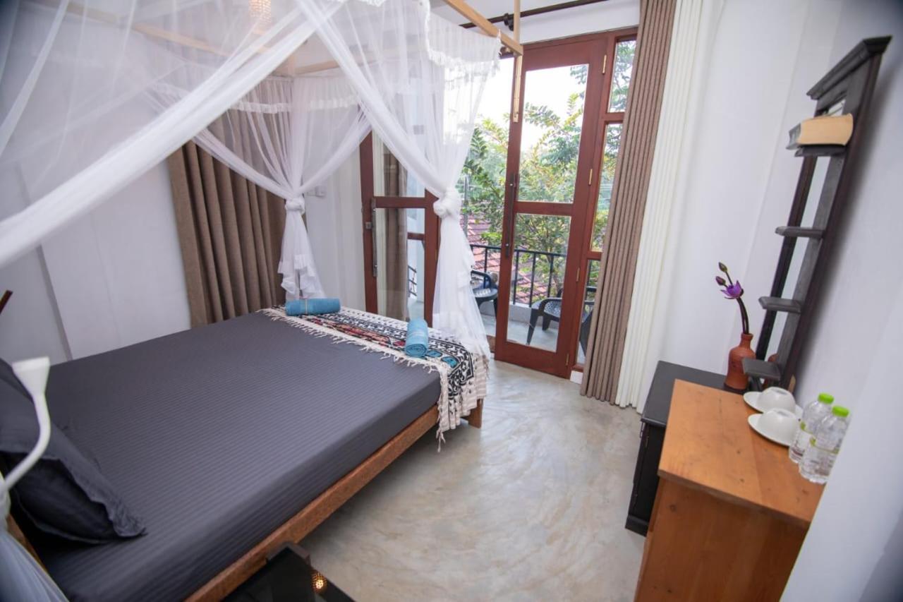 Light House Beach Home Matara Room photo
