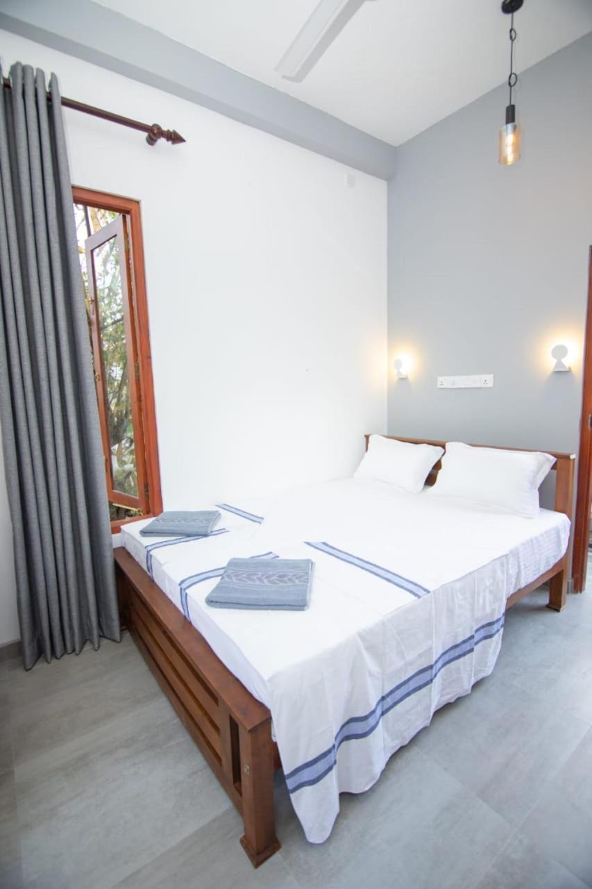 Light House Beach Home Matara Room photo